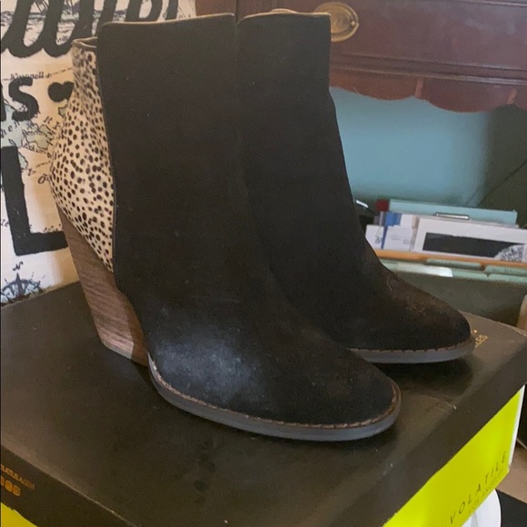 Black heeled booties with black multi color 🎊 - Picture 4 of 5